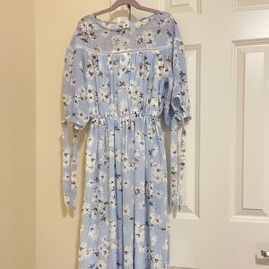 floral dress , neck elbow sleeve tights
